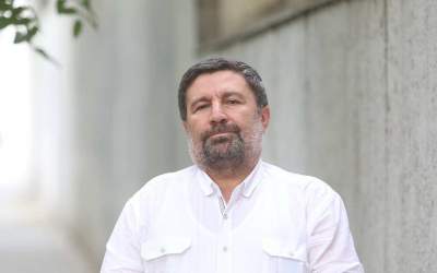 روزنامه رئیس شورای اطلاع رسانی دولت: دولت پزشکیان وارث مشکلات زمان رئیسی است!/ الیاس حضرتی از یاران نزدیک پزشکیان است/ حضرتی دنبال انسجام ملی، آزادی زندانيان سياسی و رفع حصر است!