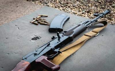 راننده کلاشینکف به دست عصبانی در جاده چالوس!