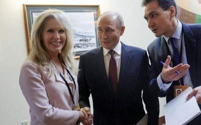 زن مرموز نشست آلاسکا کیست؟