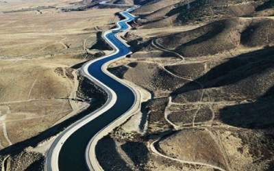 وزیر نیرو: انتقال آب دریا به مرکز کشور فعلا عملی نیست