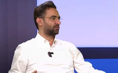 آذری‌ جهرمی(عضو برجسته ستاد پزشکیان): جبهه اصلاحات نسخه «تسلیم» ایران را کادوپیچ ارائه کرد/ نباید دولت منفعلانه فقط به امید کاهش فشار از خارج بنشیند