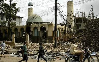 ۲۷ کشته در حمله تروریستی به نمازگزاران یک مسجد