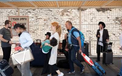 نوجوان هلندی دو سرباز اسرائیلی را به باد کتک گرفت!  <img src="https://cdn.jahannews.com/images/video_icon.png" width="16" height="16" border="0" align="top">