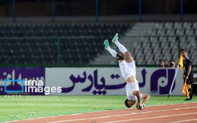 عکس/ بازیکن ذوب آهن سر و ته شد!