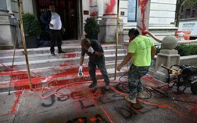 اعتراض جالب مقابل منزل سردبیر نیویورک تایمز  <img src="https://cdn.jahannews.com/images/picture_icon.png" width="16" height="16" border="0" align="top">