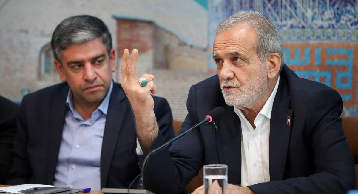 آقای پزشکیان! کارمندان مازاد دولت را تعدیل کنید