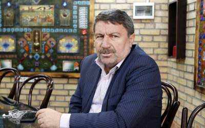 در روزنامه رئیس شورای اطلاع رسانی دولت چه می‌گذرد؟/ حرکت بر خلاف شعار وفاق پزشکیان؛ حمله به دولت شهید رئیسی و مجلس +جزئیات