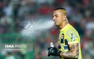 عکس/ حرکت چندش آور دروازه‌بان فولاد