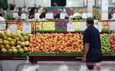 رهبر انقلاب: حالت رهاشدگی بازار به روحیه مردم صدمه می‌زند