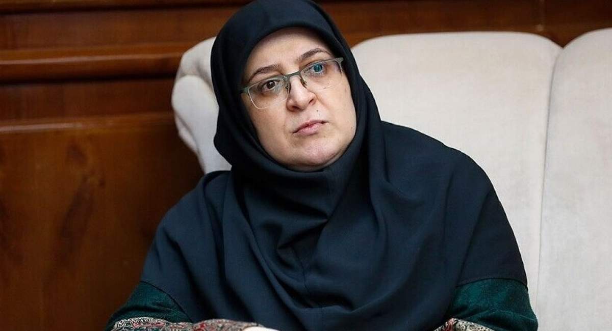 لایک خانم سخنگو برای دفاع از کشف حجابی‌ها