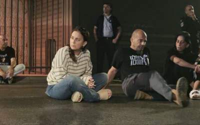 تحصن صهیونیست‌ها مقابل منزل نتانیاهو