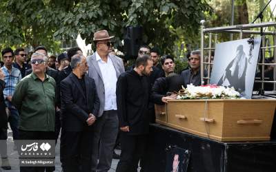 عکس/ محافظ جنیفر لوپز در تشییع امید جهان