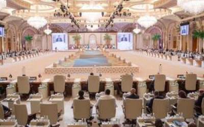 گفت و شنود/ آن طرف‌تر دعوا کنید!