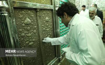 غبارروبی ضریح مطهر آستان مقدس امامزاده صالح(ع)  <img src="https://cdn.jahannews.com/images/picture_icon.png" width="16" height="16" border="0" align="top">