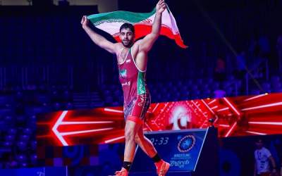 تقدیر حاج حسین سازور از پهلوان علیرضا دبیر