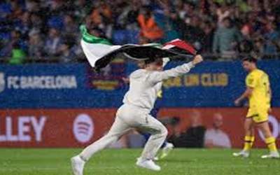 دویدن هوادار بارسلونا با پرچم فلسطین  <img src="https://cdn.jahannews.com/images/video_icon.png" width="16" height="16" border="0" align="top">