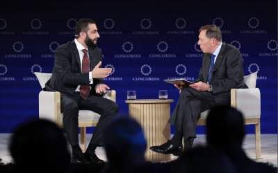 عکس/ نگاه همه خائنان به اربابشان یکی نیست؟