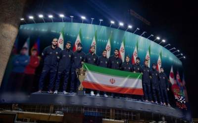 دیوارنگاره میدان ولی‌عصر/ ایران بالا، پرچم بالا، بالای بالا