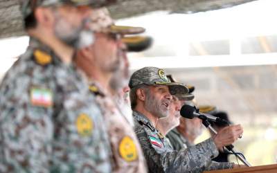 فرمانده کل ارتش: دشمن را زیر نظر داریم