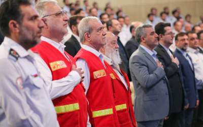 عکس/ پزشکیان و زاکانی در لباس آتش‌نشانی