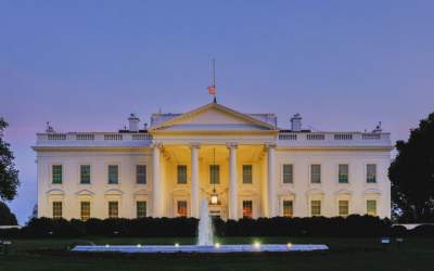 رئیس جمهور آمریکا تاجگذاری می‌کند؟‍!  <img src="https://cdn.jahannews.com/images/video_icon.png" width="11" height="10" border="0" align="top">