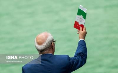 عکس/ به قانون اساسی عمل کنید