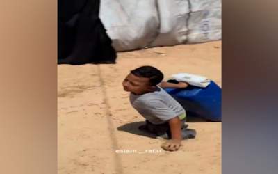 تلاش دردناک یک کودک معلول در غزه  <img src="https://cdn.jahannews.com/images/video_icon.png" width="16" height="16" border="0" align="top">