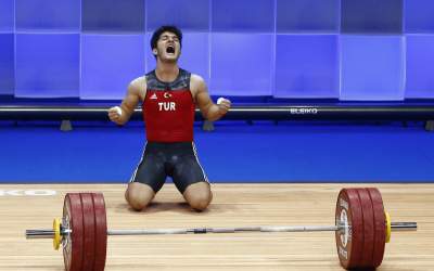 رکوردزنی وزنه بردار مسلمان در مسابقات جهانی +فیلم  <img src="https://cdn.jahannews.com/images/video_icon.png" width="16" height="16" border="0" align="top">