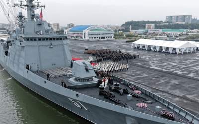 هشدار طوفانی کیم با ناوشکن ۵ هزار تُنی