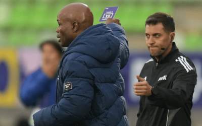 از این به بعد سرمربی به داور کارت می‌دهد