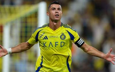 رونالدو اولین بازیکن میلیاردر فوتبال جهان شد