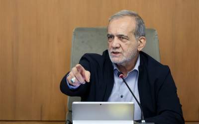 رئیس جمهور: هیچ پنل خورشیدی نباید در گمرک بماند؛ فوراً اطلاع دهید که مشکل را حل کنیم/ نباید هیچ کارخانه‌ای تابستان سال بعد با کمبود برق مواجه باشد