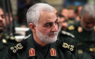 تصویر حاج قاسم در مراسم تشییع محمد کاسبی  <img src="https://cdn.jahannews.com/images/video_icon.png" width="16" height="16" border="0" align="top">