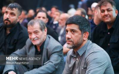 علیرضا دبیر در مراسم ترحیم والده بنی‌فاطمه