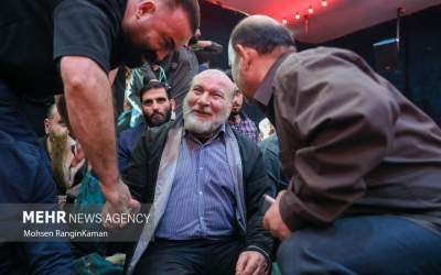 عکس/ حاج حسین سازور در ترحیم والده بنی‌فاطمه