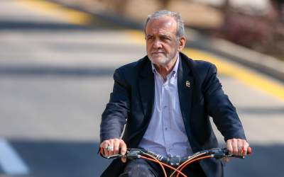 دوچرخه سواری پزشکیان در اصفهان!  <img src="https://cdn.jahannews.com/images/video_icon.png" width="11" height="10" border="0" align="top">