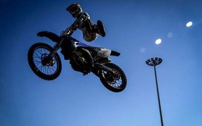 لحظه تلخ سقوط موتورسوار روی سر زوج مسن  <img src="https://cdn.jahannews.com/images/video_icon.png" width="16" height="16" border="0" align="top">