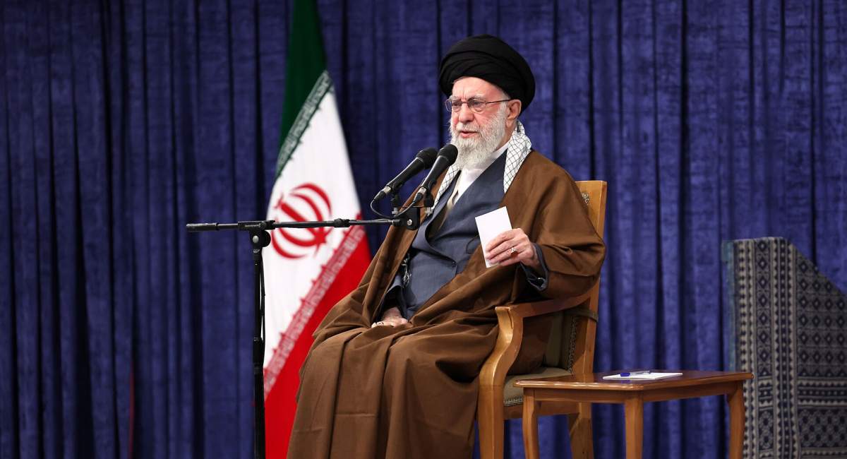 رهبرانقلاب: رئیس‌جمهور آمریکا افتخار می‌کند که صنعت هسته‌ای ایران را از بین بردیم؛  به همین خیال باش!/ امکانات و صنعت هسته‌ای ایران به آمریکا ربطی ندارد