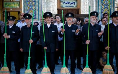 آیین جاروکشی حرم امام رضا(ع) +فیلم  <img src="https://cdn.jahannews.com/images/video_icon.png" width="11" height="10" border="0" align="top">