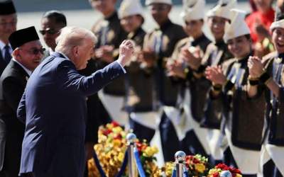 حرکت عجیب ترامپ در هنگام ورود به مالزی  <img src="https://cdn.jahannews.com/images/video_icon.png" width="11" height="10" border="0" align="top">