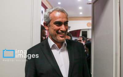 عکس/ وزیر اقتصاد می‌خندد