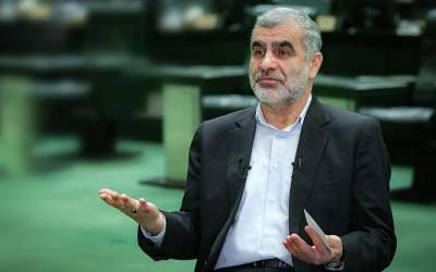 پاسخ نیکزاد به منصوری: یا عقل ندارد یا تاریخ نخوانده