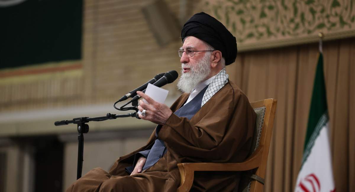 رهبر انقلاب: اختلاف جمهوری اسلامی و آمریکا، ذاتی است نه تاکتیکی/ ۱۳ آبان روز افتخار و پیروزی است؛ این روز نباید از حافظه ملی پاک شود