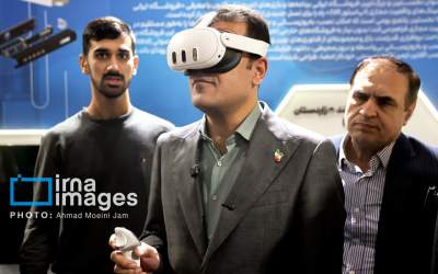 عکس/ عینک معاون علمی رئیس جمهور