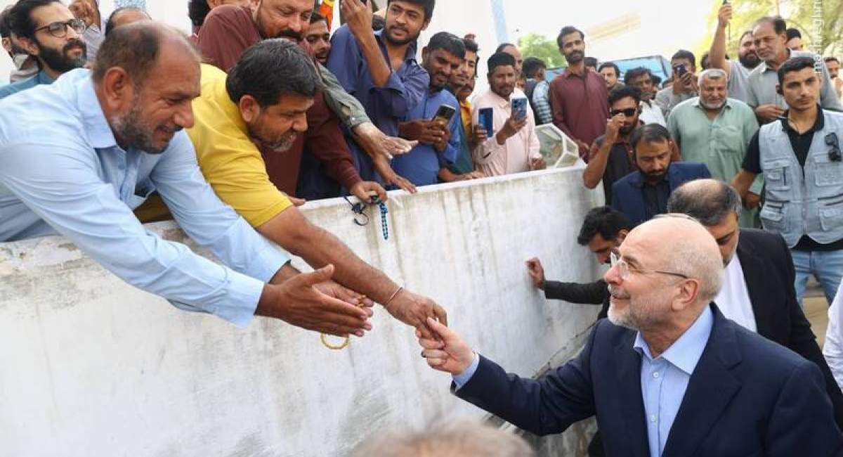 قالیباف در نماز جمعه مسجد یثرب کراچی  