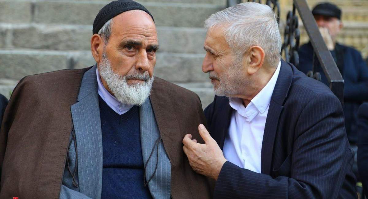 عکس/ گفتگوی حاج منصور با حاج یدالله بهتاش