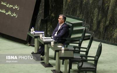 عکس/ فرزین تنها ماند