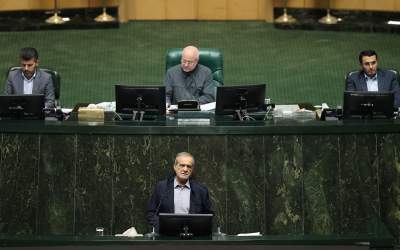 پزشکیان در مجلس: عامل تورم ما دولتی‌ها و مجلسی‌ها هستیم/ هرکس نمی‌تواند به مردم خدمت کند کنار برود/ ‌نظرسنجی‌ها نشان داد مردم از دولت ناراضی‌اند/ تمام امید دشمن به ایجاد تنش اجتماعی است تا بعدا غلط‌های دیگری بکنند/ ستون این خیمه رهبرانقلاب است