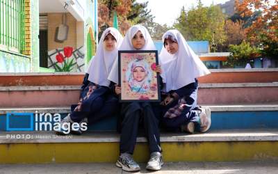 عکس/ دوستان با وفای یک شهید دانش آموز