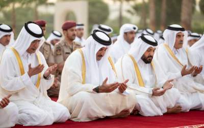 عکس/ امیر قطر هم دست به دعا شد